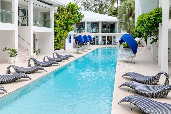 Hotel with Pool