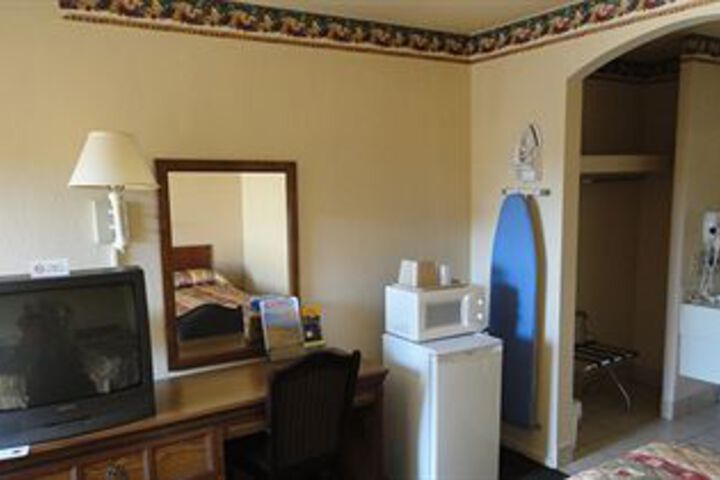 Room 6 of 9