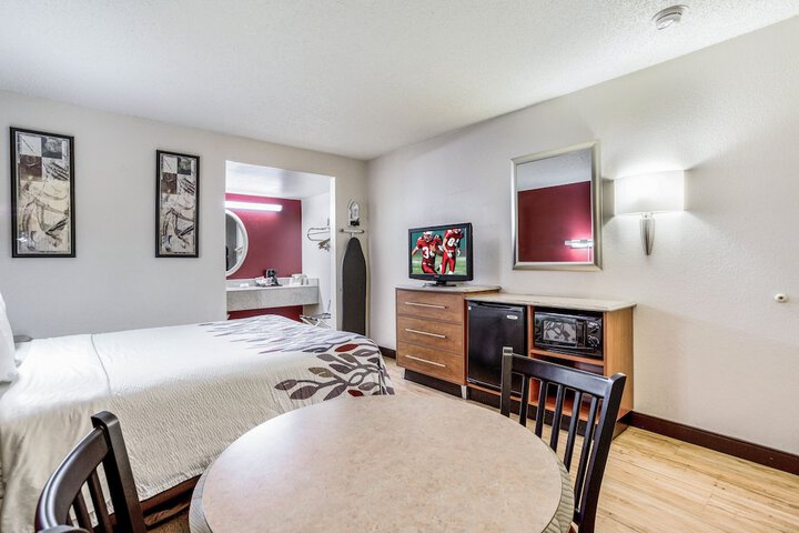 Room 8 of 28