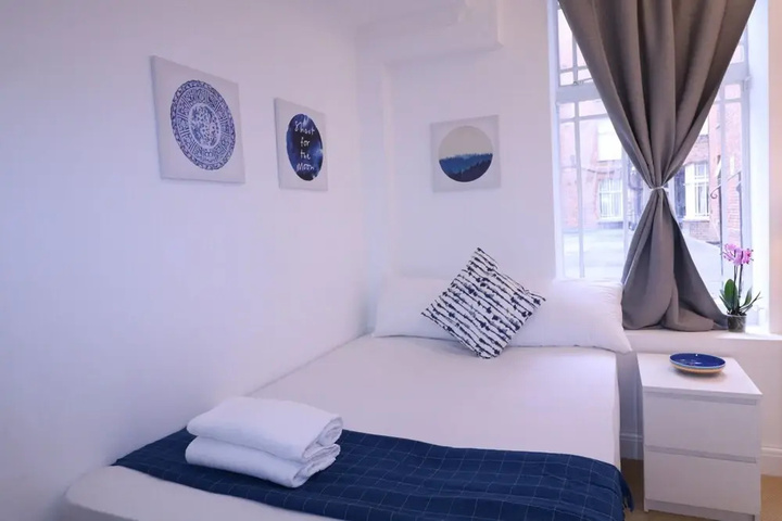 Room 32 of 48