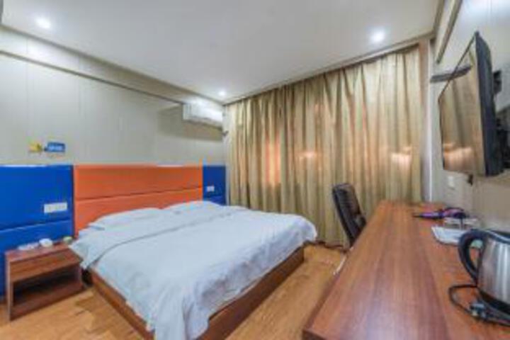 Room 12 of 13