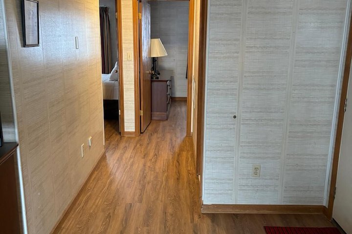 Deluxe Room 1 King Bed Accessible Bathtub (20 of 22)