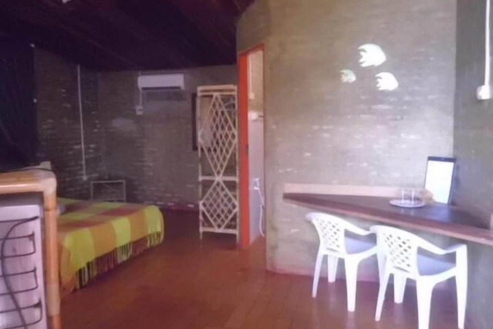 Room 8 of 33