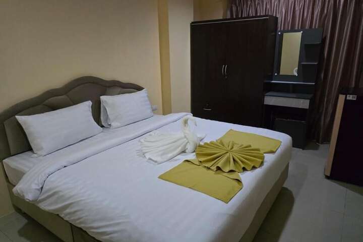 Room 32 of 41