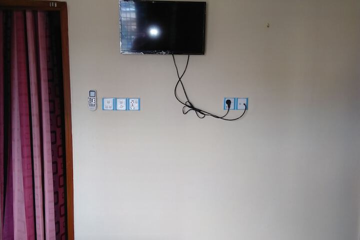 Room 5 of 12