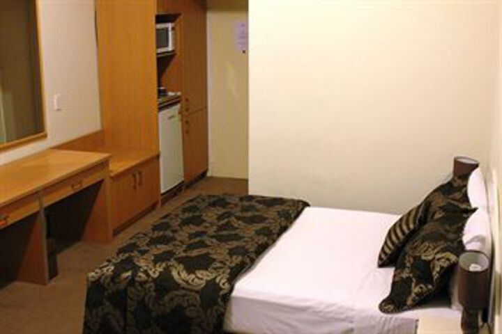 Room 15 of 32