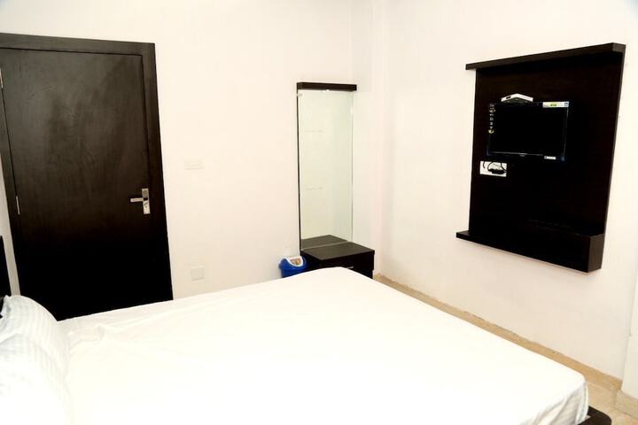 Room 6 of 6