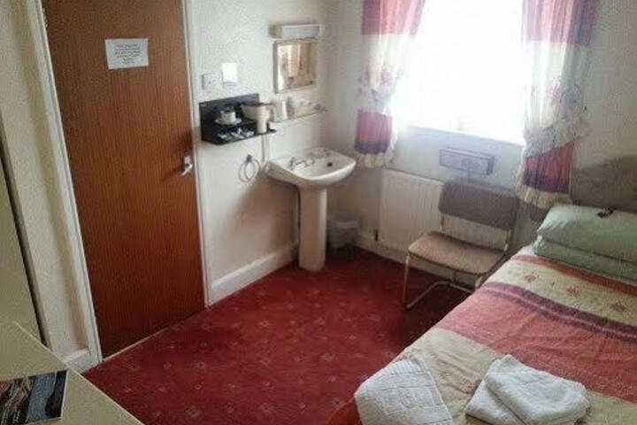 Room 4 of 9