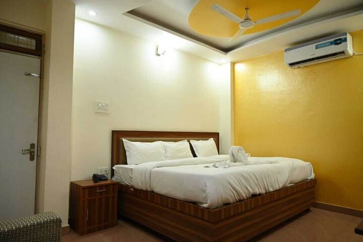 Room 6 of 20