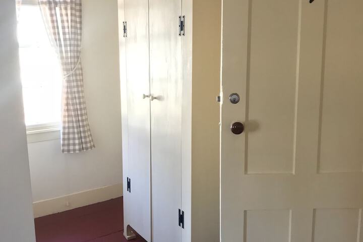 Room 9 of 39