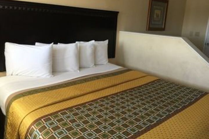 Room 28 of 87
