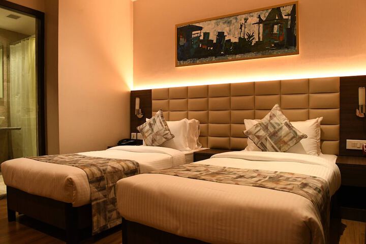 Room 7 of 32