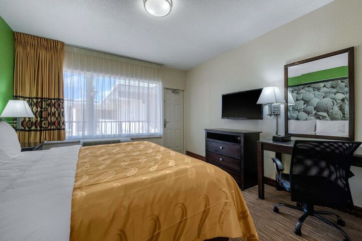 1 King Bed (9 of 27)