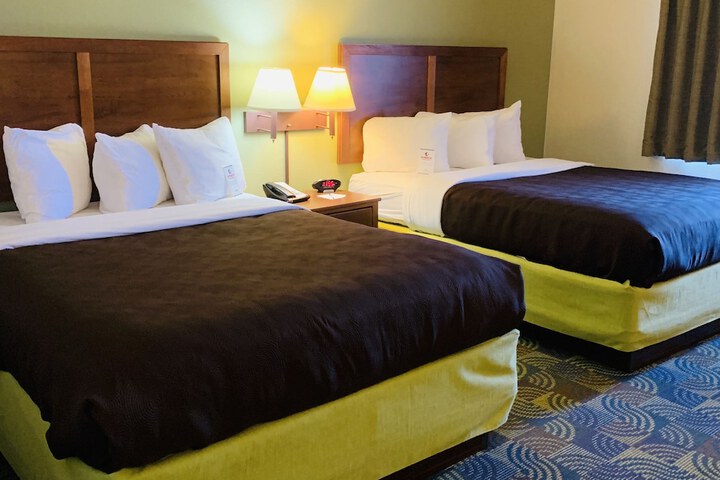 2 Queen Beds Accessible (48 of 70)