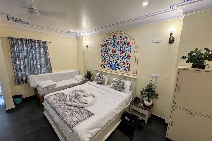 Room 33 of 62