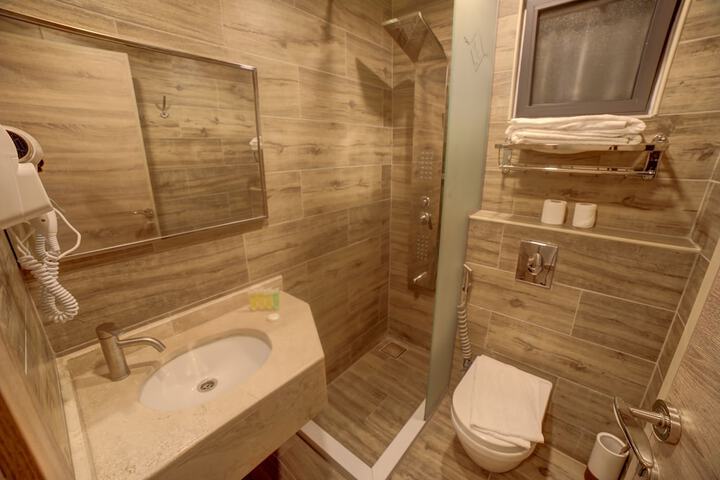 Room 14 of 25