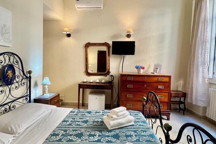 Room 8 of 40