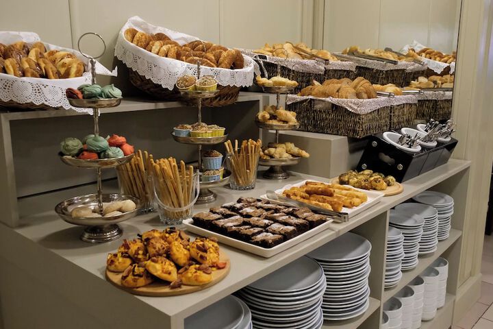 Dining 40 of 72