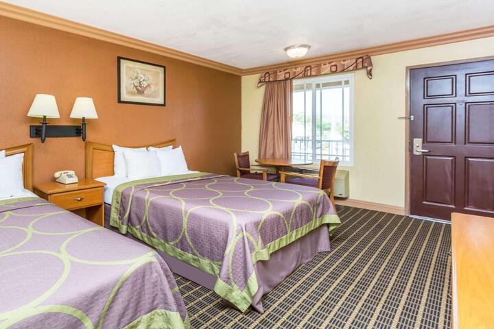 1 Double Bed Mobility Hearing Impaired Accessible Room (6 of 8)