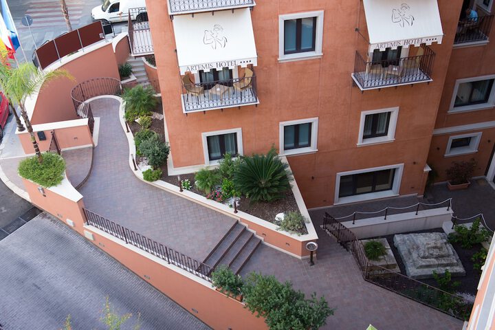 Hotel 64 of 67