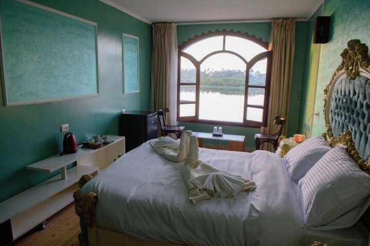 Room 7 of 44