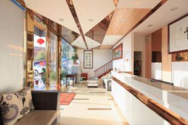 Lingyun Business Hotel (Dongjiang Lake Scenic Area Branch)