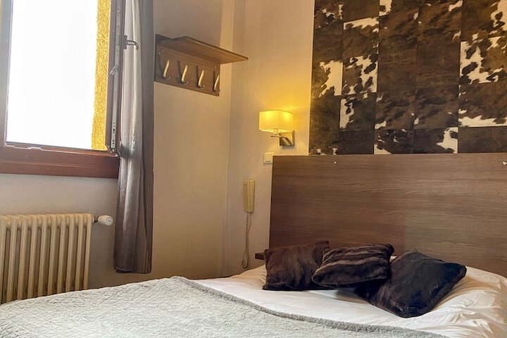 Room 10 of 37
