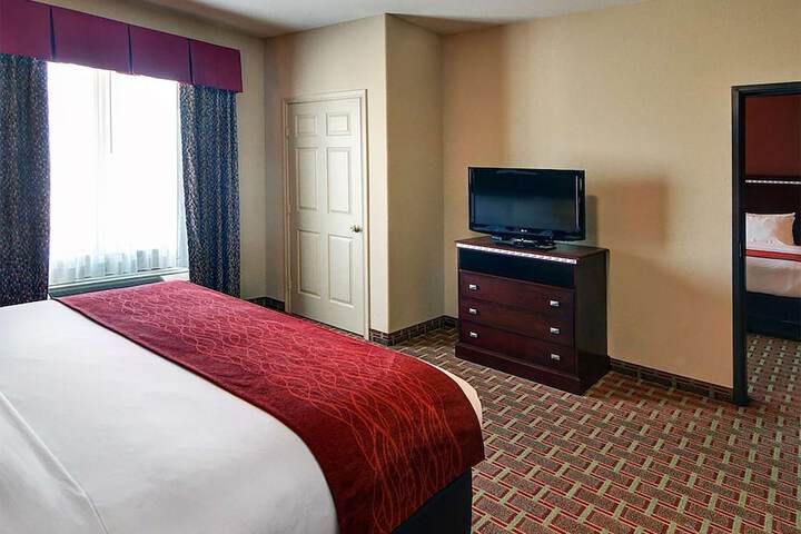 1 King Bed Suite (4 of 20)