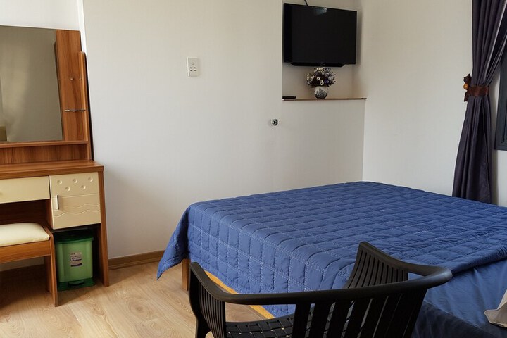 Room 5 of 48