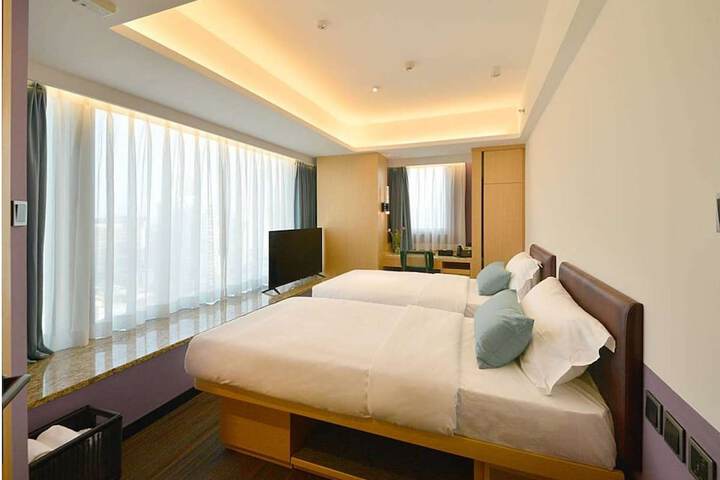 Room 5 of 36