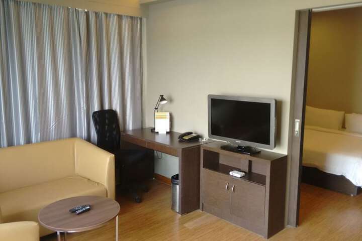 Room 17 of 33