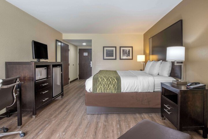 1 King Bed (4 of 21)