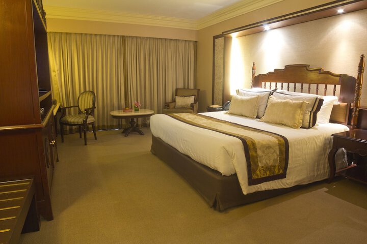 Room 4 of 78