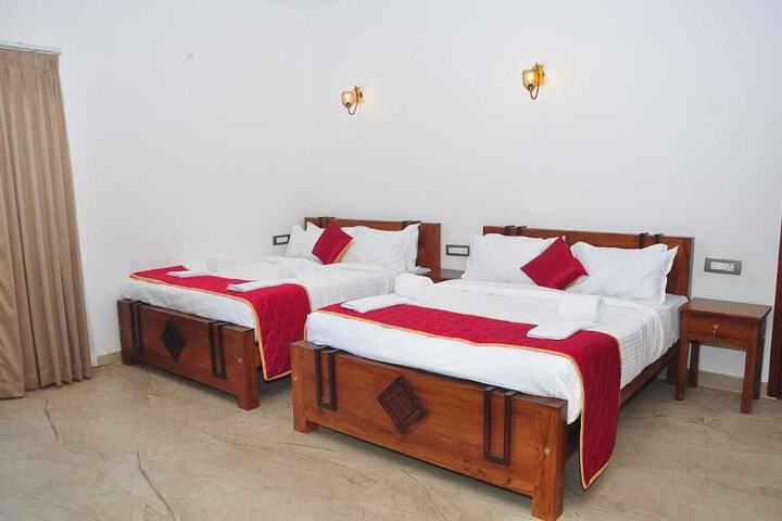 Room 2 of 10