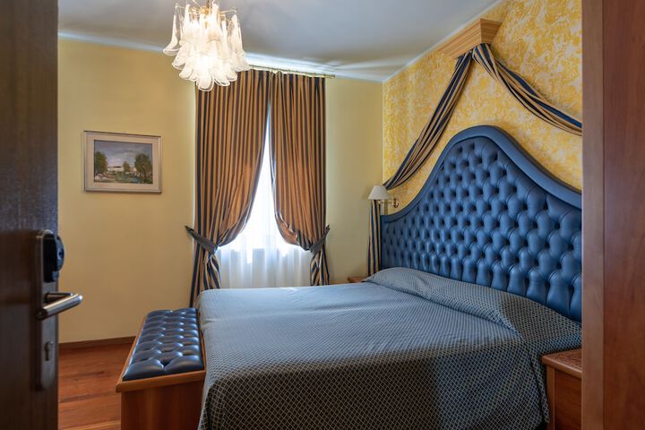 Room 2 of 72