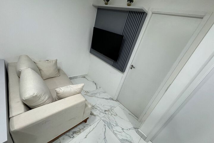 Room 9 of 21