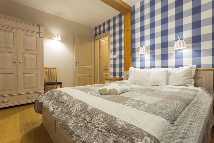 Room 3 of 62
