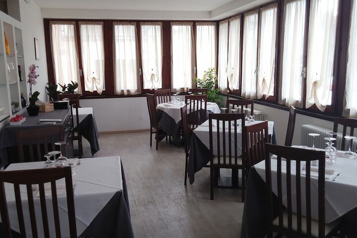 Dining 22 of 34