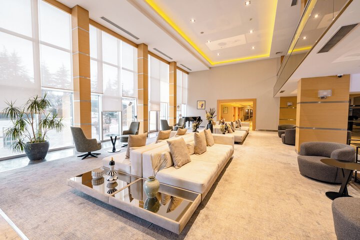 Entrance & Lobby