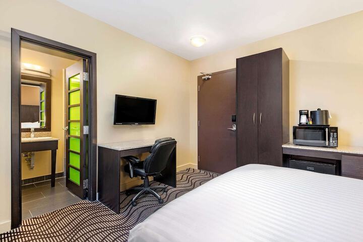 Room 5 of 31