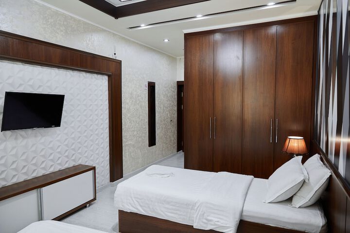 Room 3 of 9