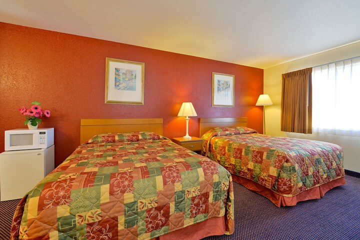 1 Queen Bed (8 of 23)