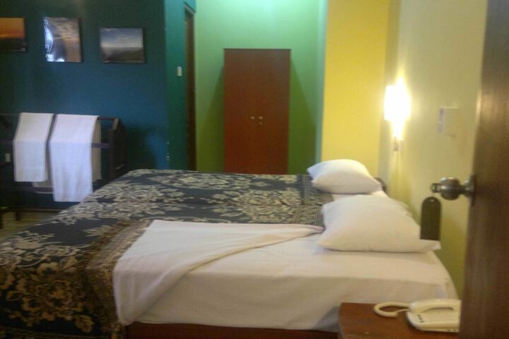 Room 4 of 4