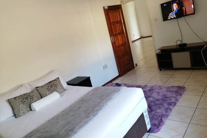 Room 4 of 25