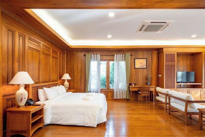 Room 6 of 27