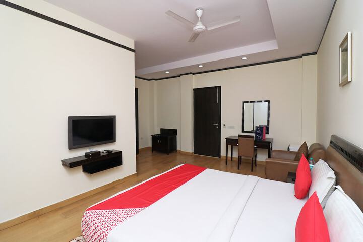 Room 12 of 24