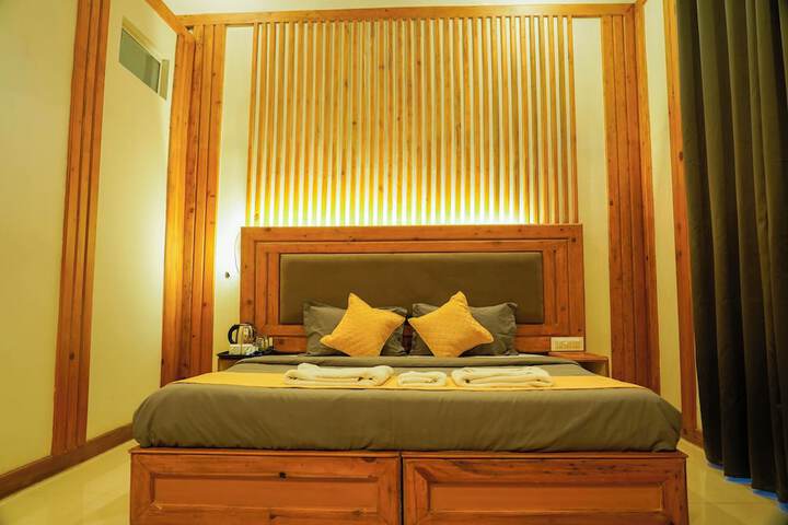 Room 12 of 100