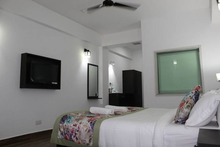 Room 28 of 53