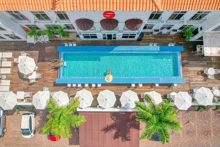 Pool Hotel