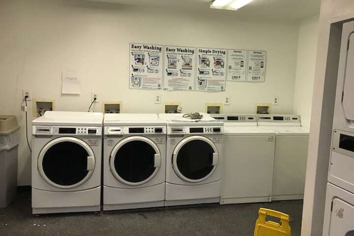 Laundry 19 of 28